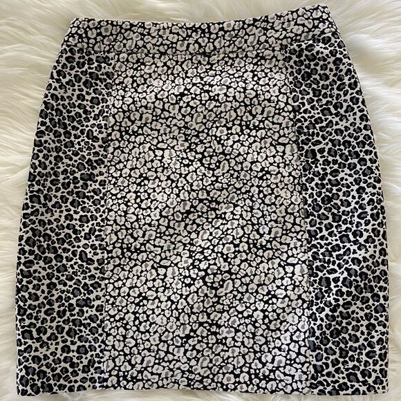 Ann Taylor Jacquard Leopard Print Pencil Skirt Petite Size 0 - Picture 4 of 6